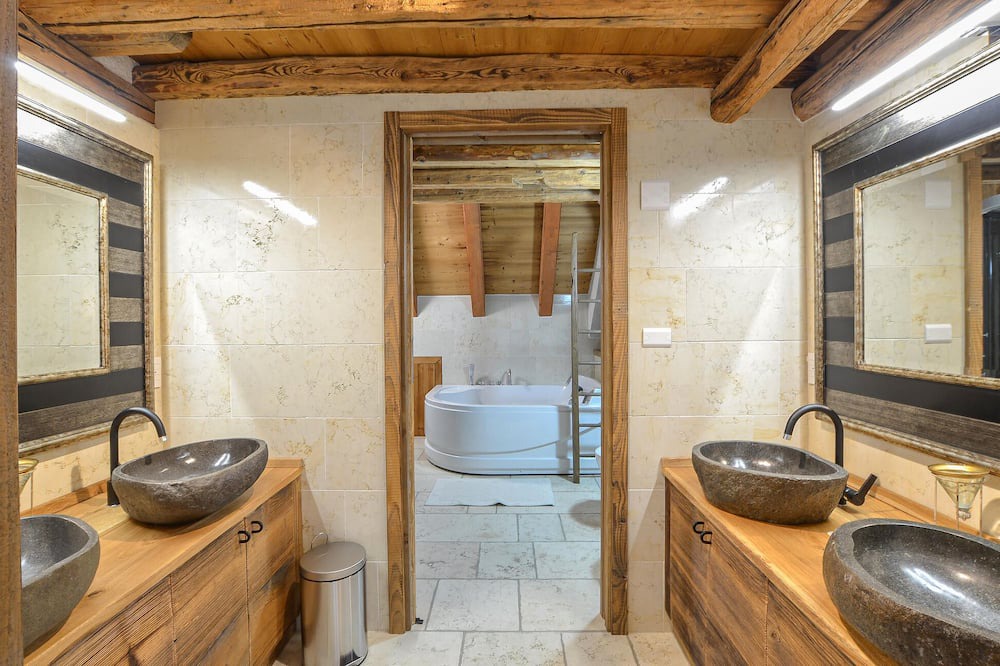 Photo of Bathroom in Ovaro