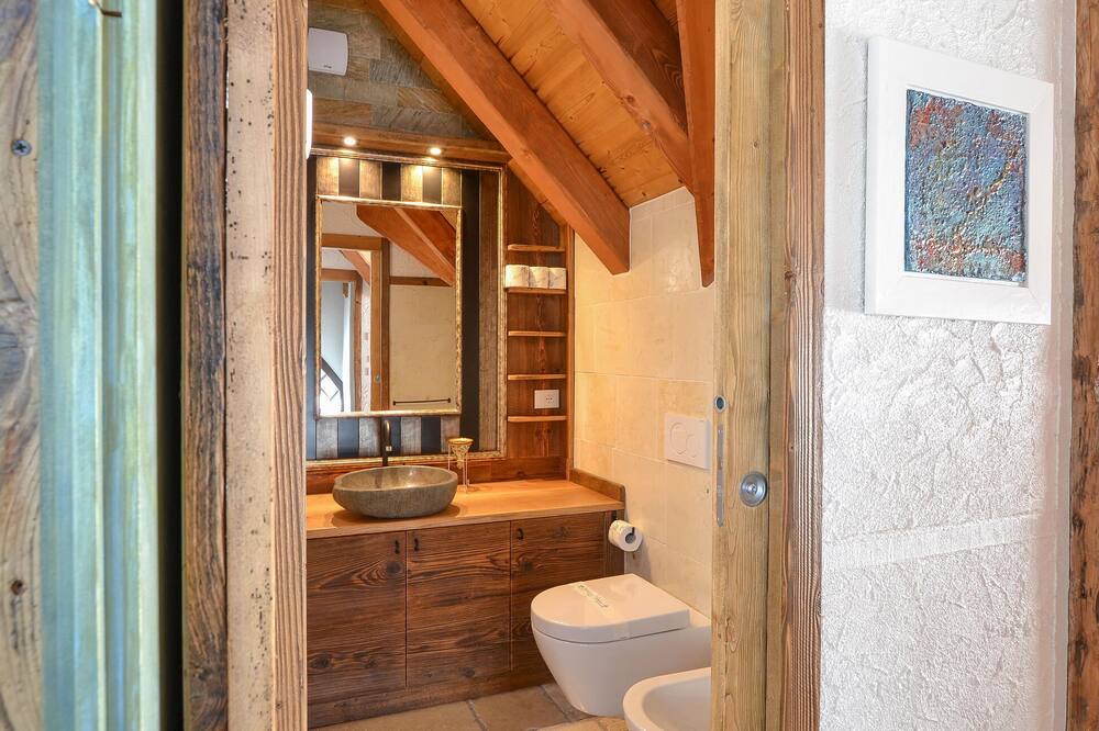 Photo of Bathroom in Ovaro