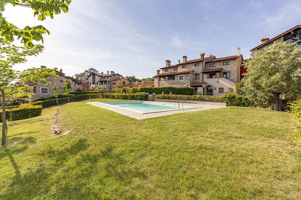 Photo of Outdoor in Ficulle