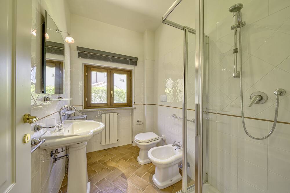 Photo of Bathroom in Ficulle