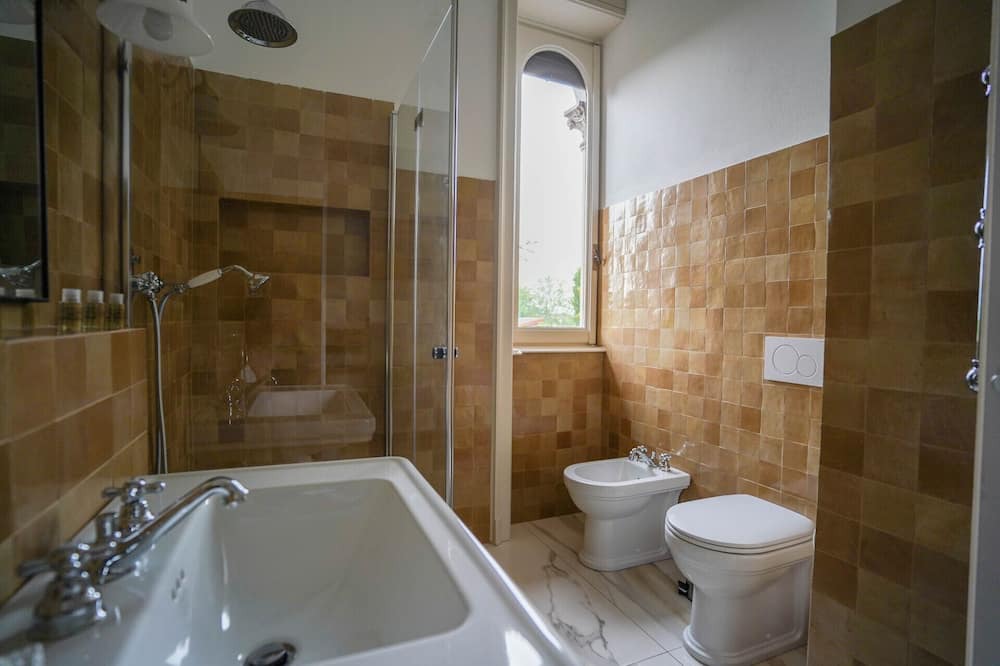 Photo of Bathroom in Monate