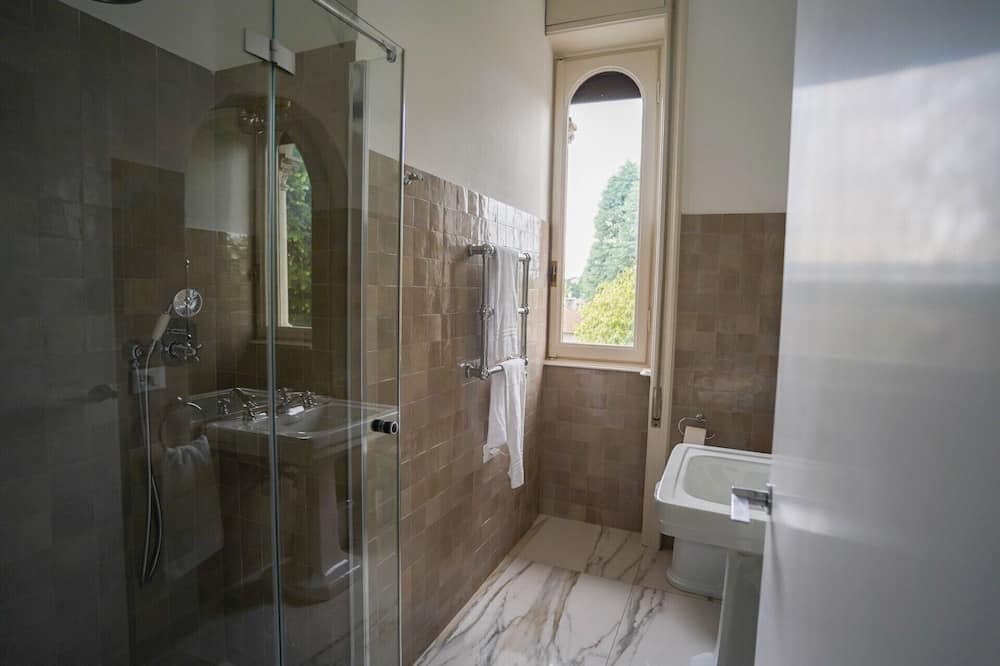 Photo of Bathroom in Monate