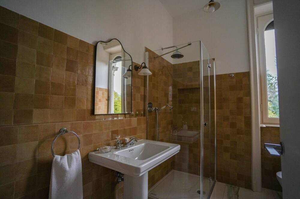 Photo of Bathroom in Monate