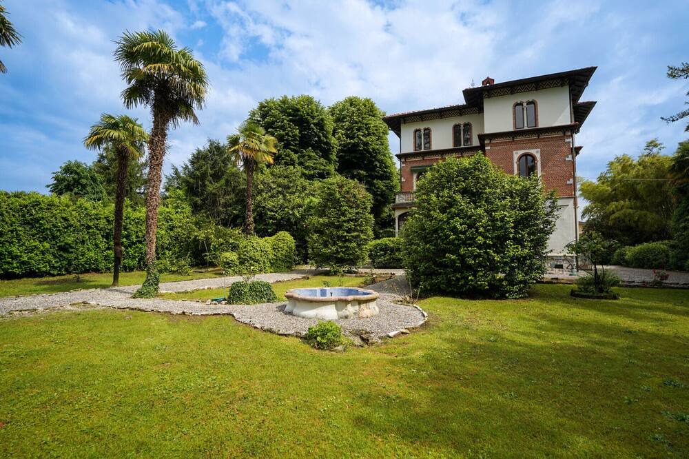 Photo of Outdoor in Monate
