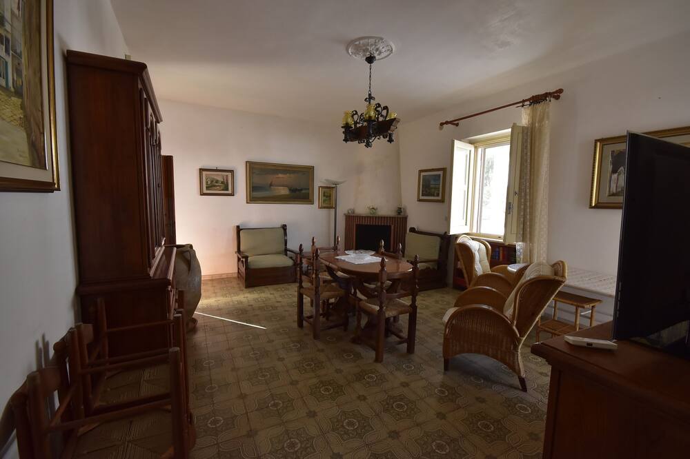 Photo of Livingroom in Torre Santa Sabina