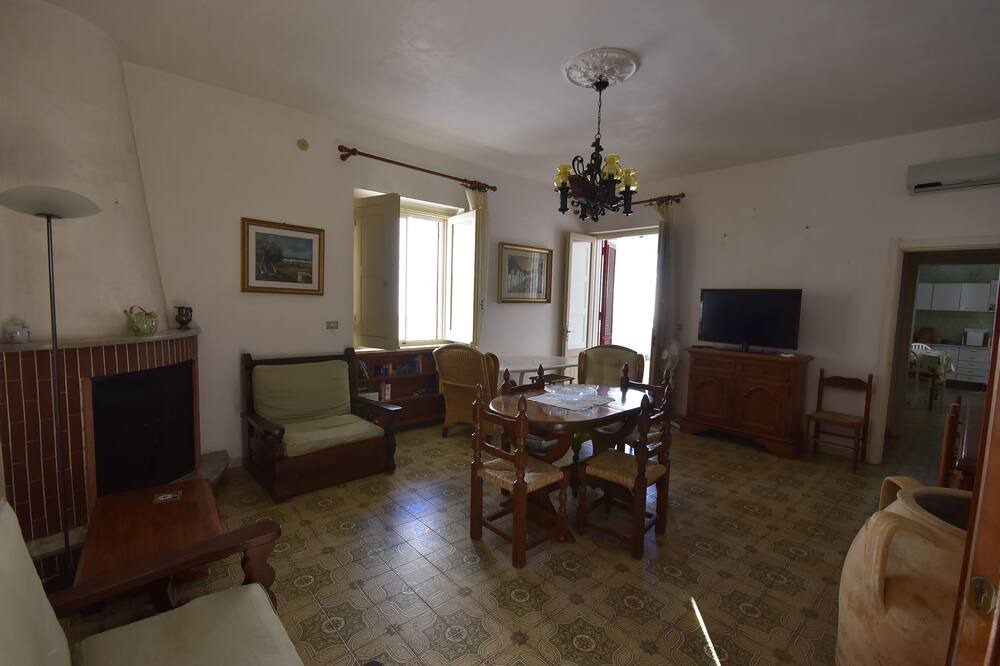 Photo of Livingroom in Torre Santa Sabina
