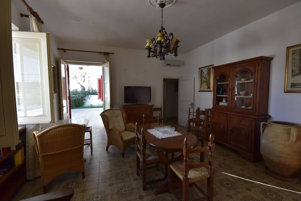 Photo of Livingroom in Torre Santa Sabina