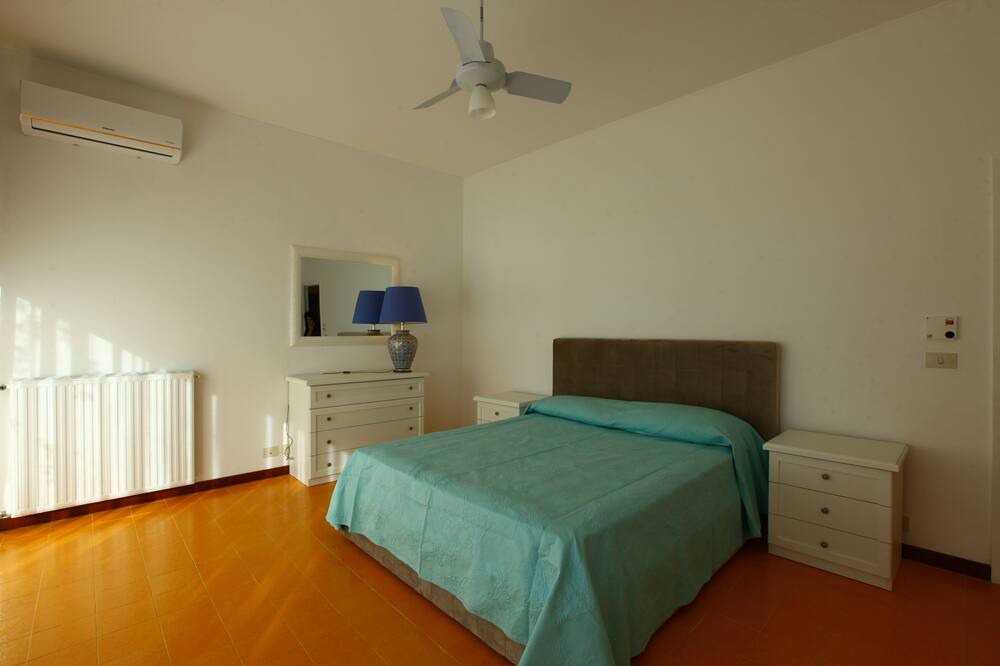 Photo of Bedroom in Fregenae