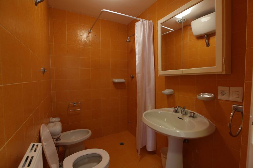 Photo of Bathroom in Fregenae