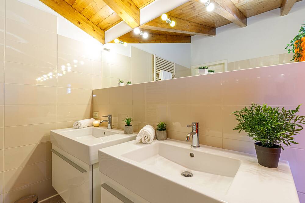 Photo of Bathroom in Comabbio