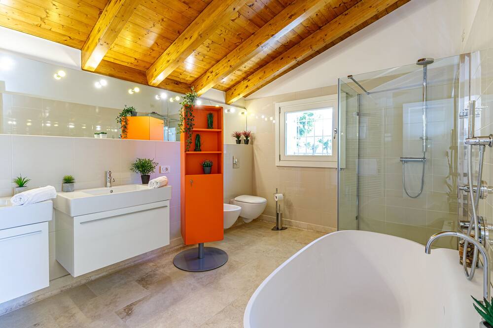 Photo of Bathroom in Comabbio