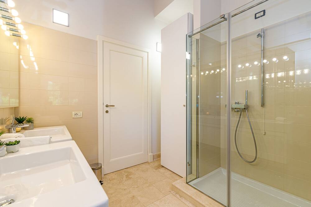 Photo of Bathroom in Comabbio