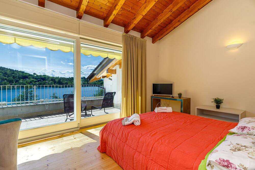 Photo of Bedroom in Comabbio