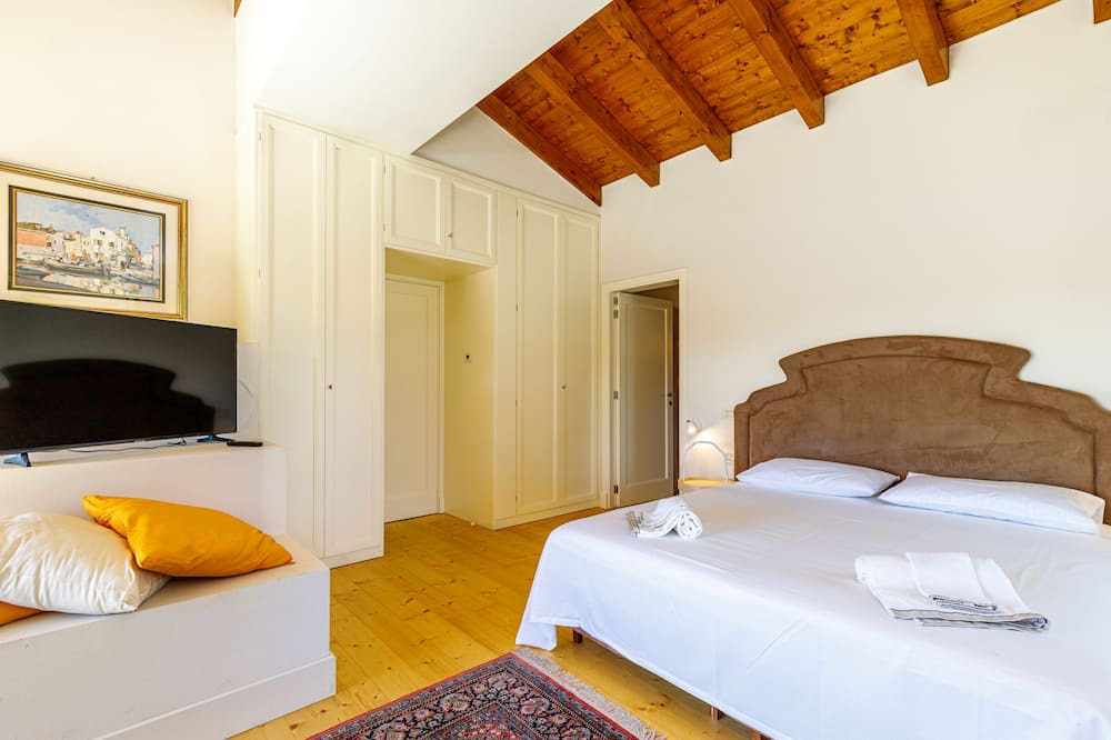 Photo of Bedroom in Comabbio