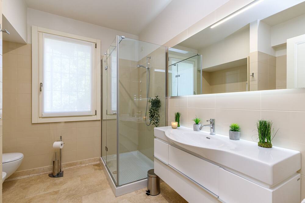 Photo of Bathroom in Comabbio