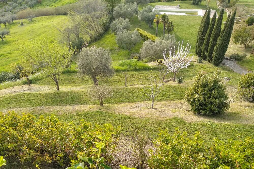 Photo of Others in Serre
