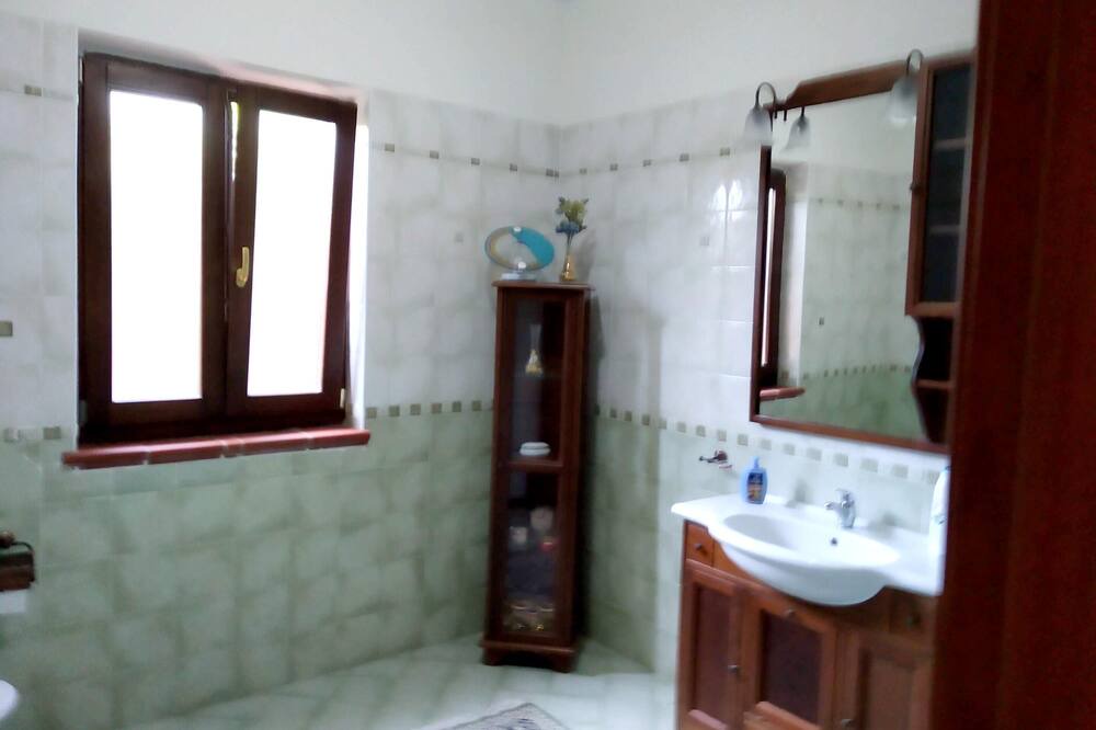 Photo of Bathroom in Eboli