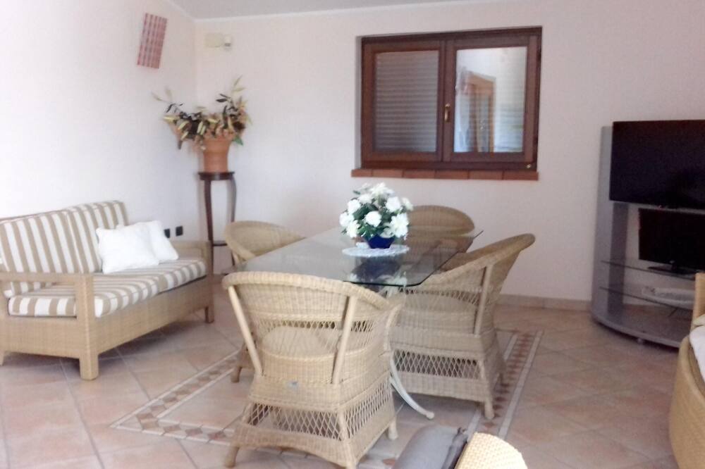 Photo of Livingroom in Eboli