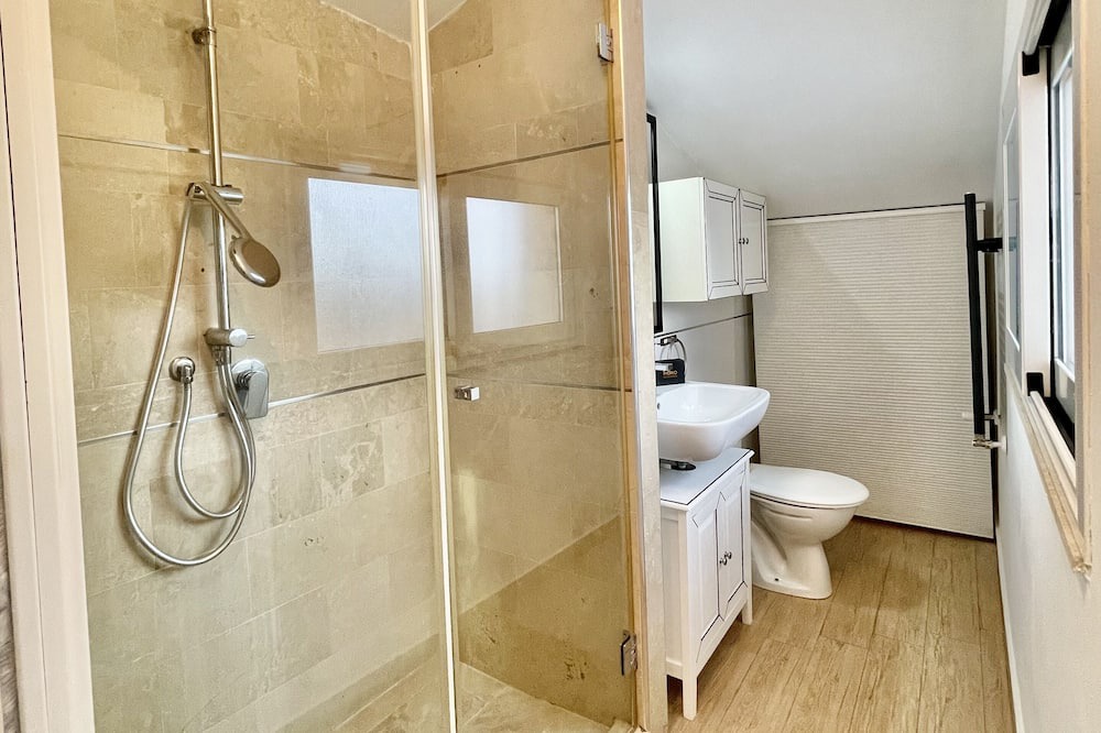 Photo of Bathroom in Tiche
