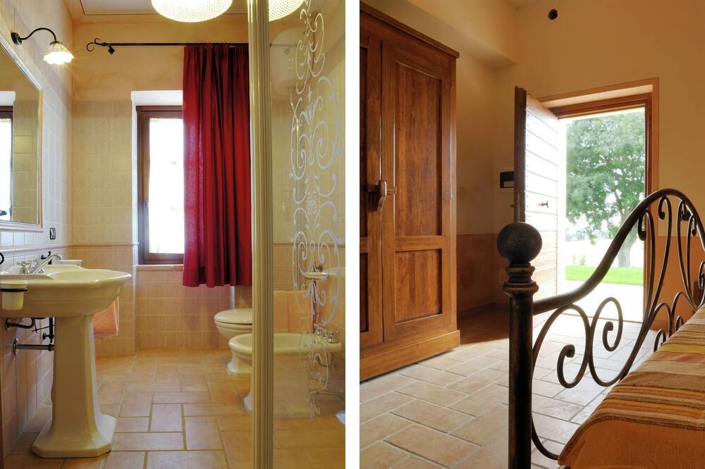 Photo of Bathroom in Montoro