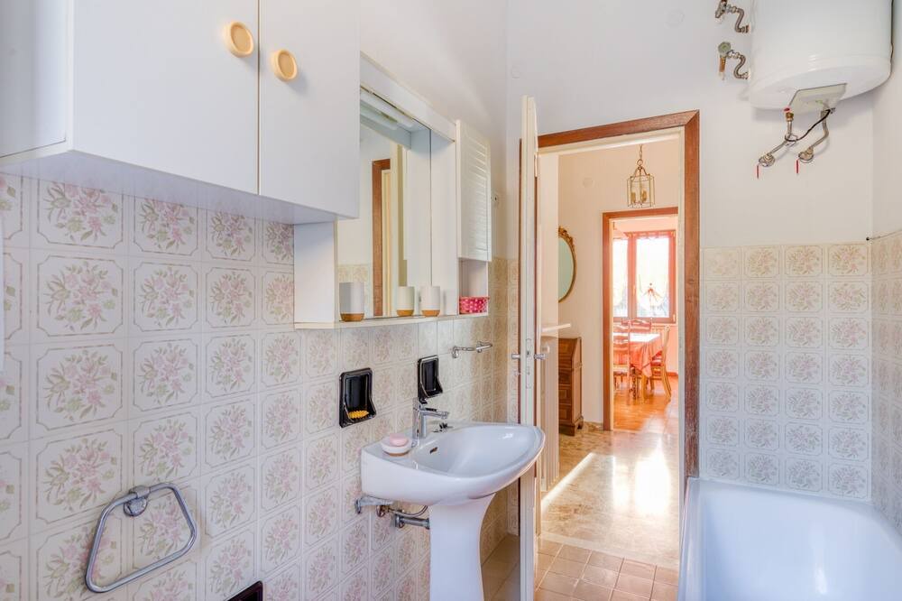 Photo of Bathroom in Erli
