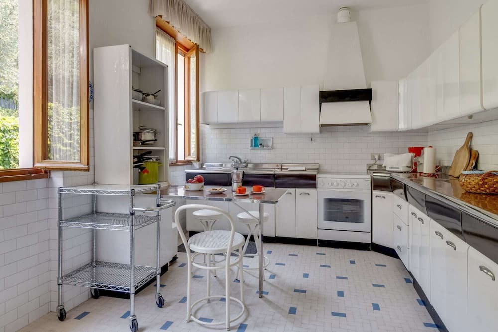 Photo of Kitchen in Sale Marasino