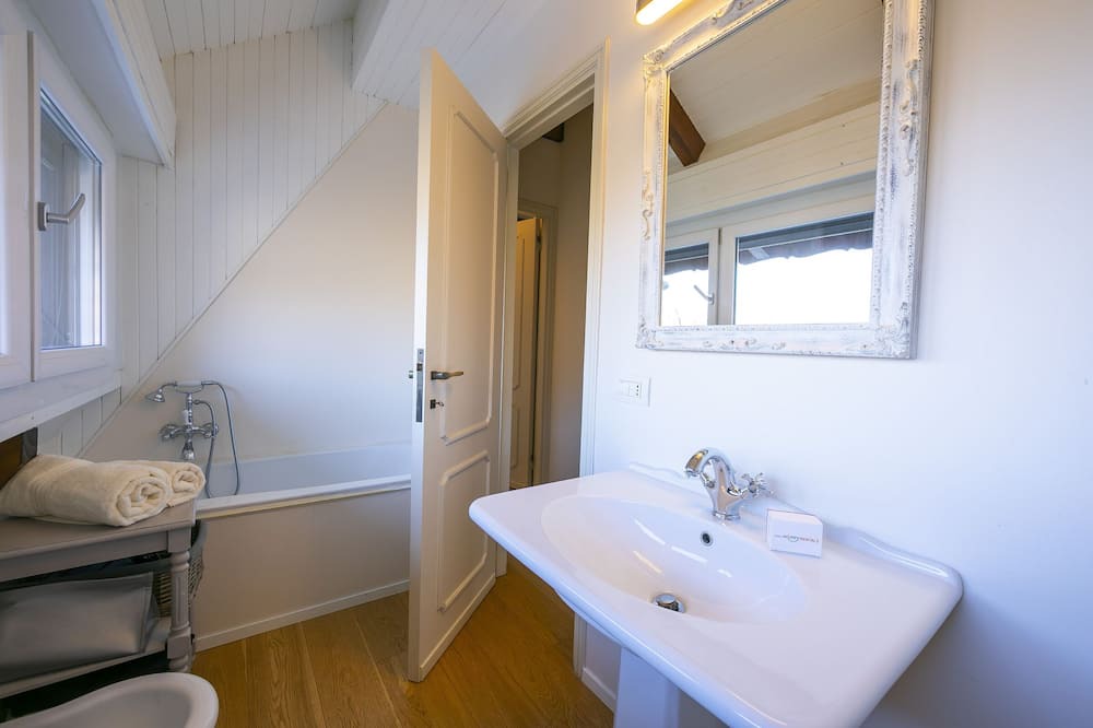 Photo of Bathroom in Nebbiuno