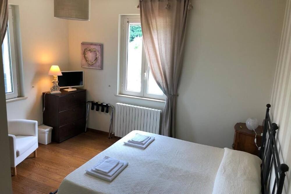 Photo of Bedroom in Venarotta