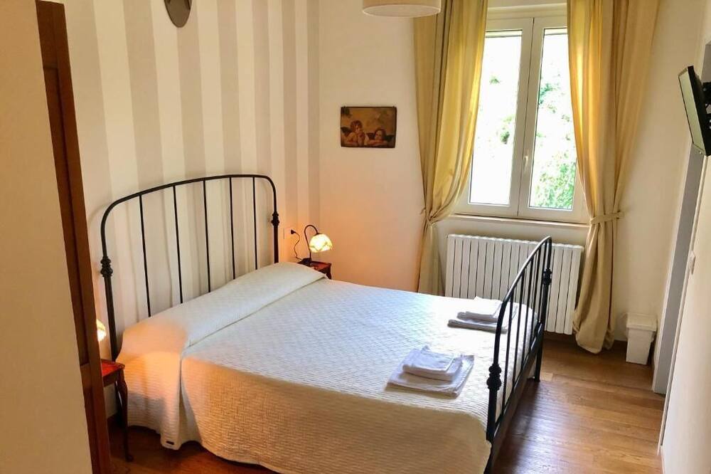 Photo of Bedroom in Venarotta