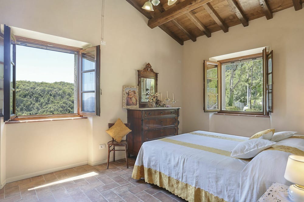 Photo of Bedroom in Molazzana