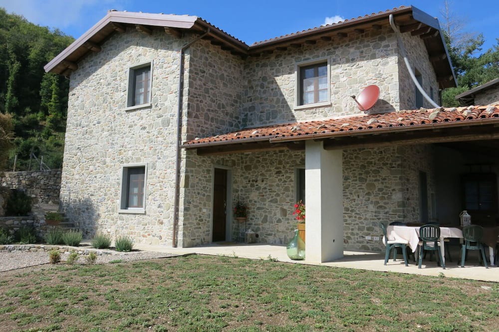 Photo of Bedroom in Molazzana