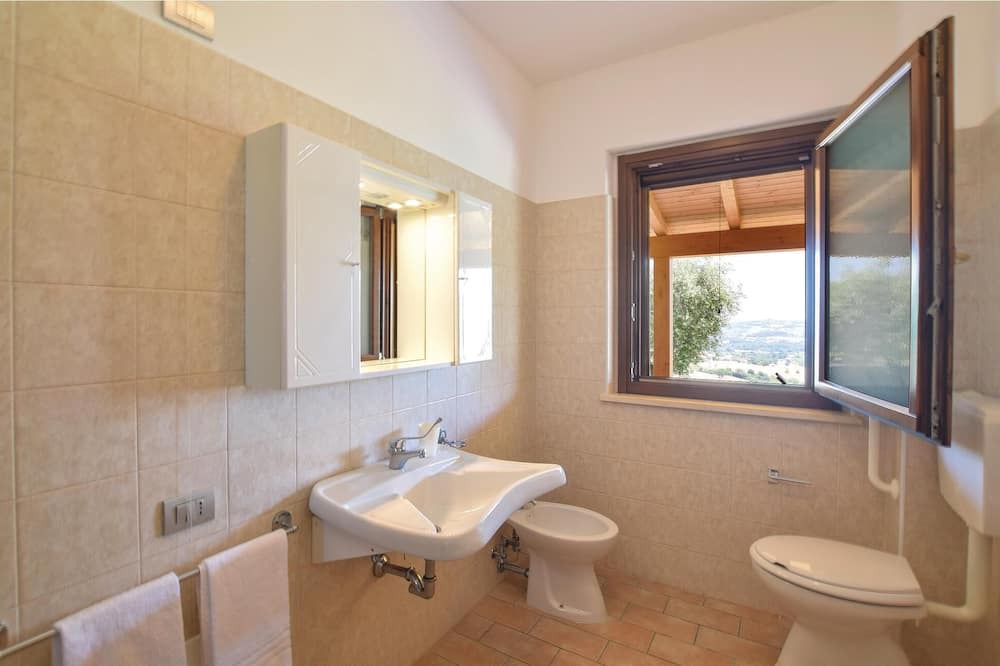 Photo of Bathroom in Montefelcino