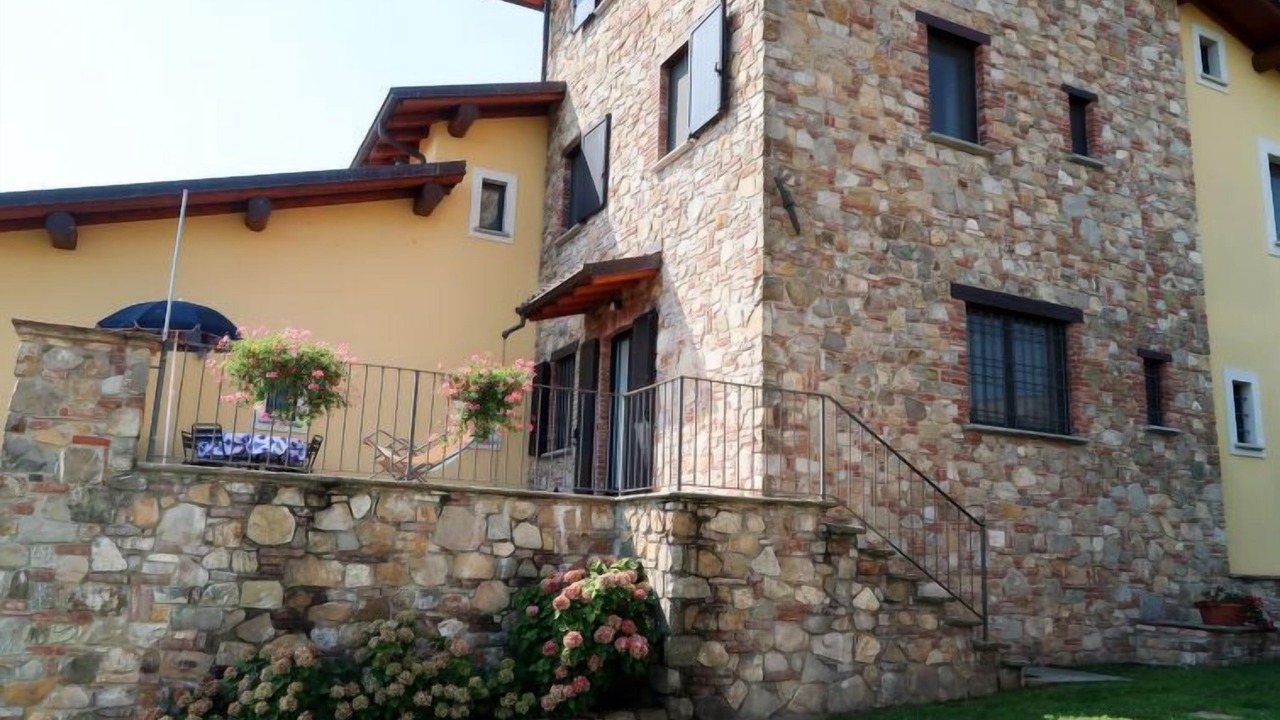 Photo of Outdoor in Castana