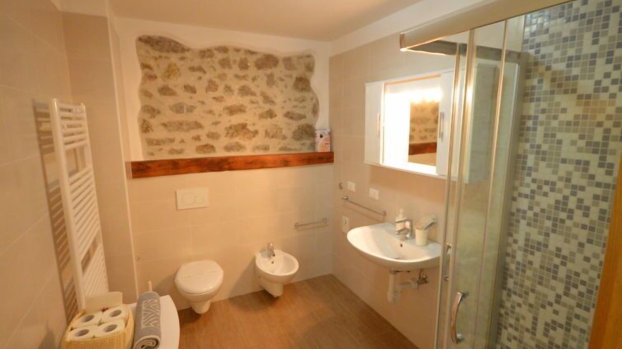 Photo of Bathroom in Ovasta