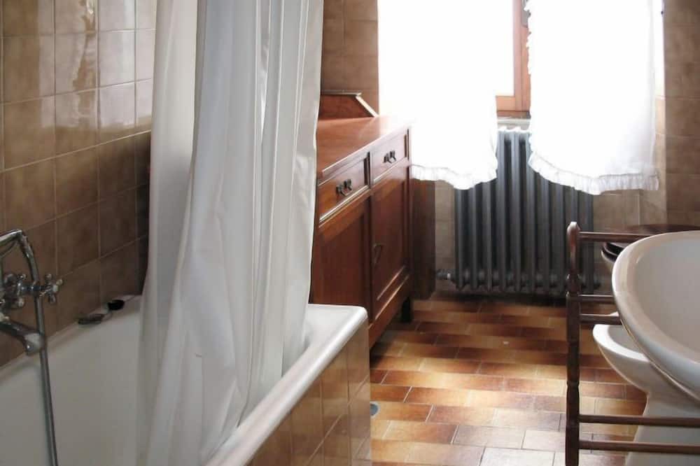 Photo of Bathroom in Molazzana