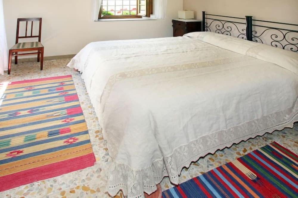 Photo of Bedroom in Molazzana