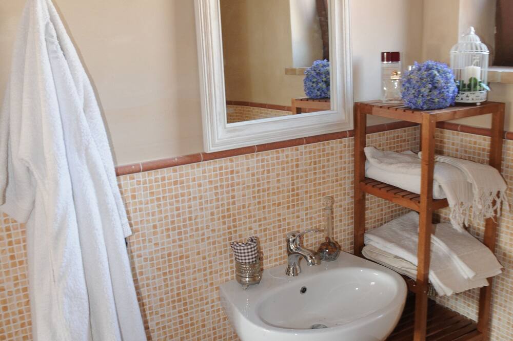 Photo of Bathroom in Montoro