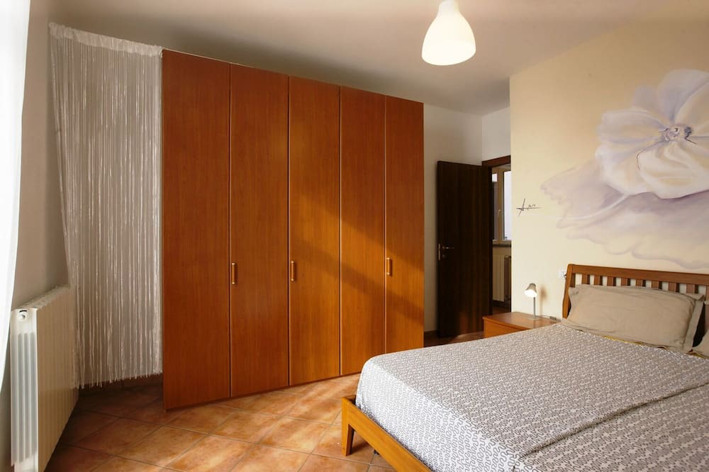 Photo of Bedroom in Tronzano Lago Maggiore