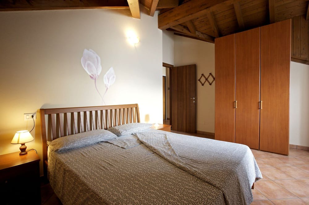 Photo of Bedroom in Tronzano Lago Maggiore
