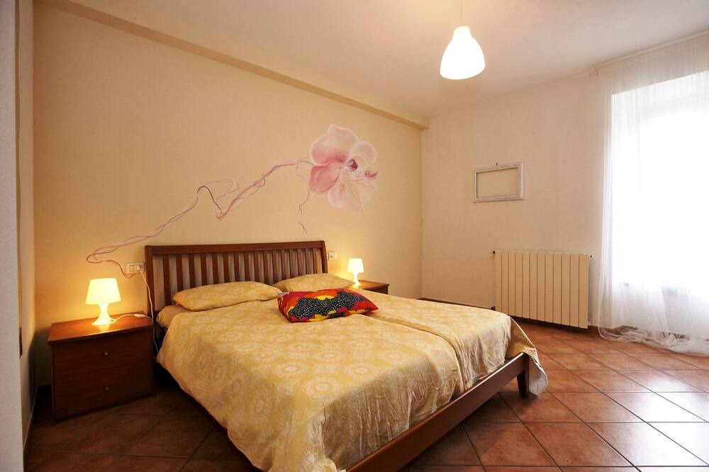 Photo of Bedroom in Tronzano Lago Maggiore