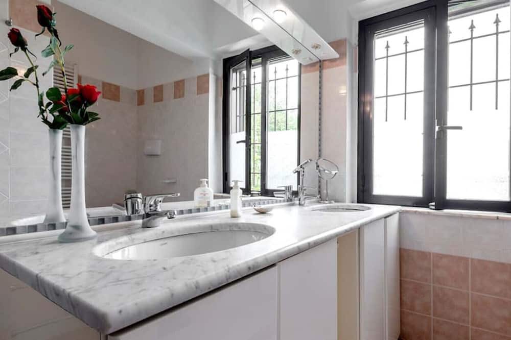 Photo of Bathroom in Francia-Casella