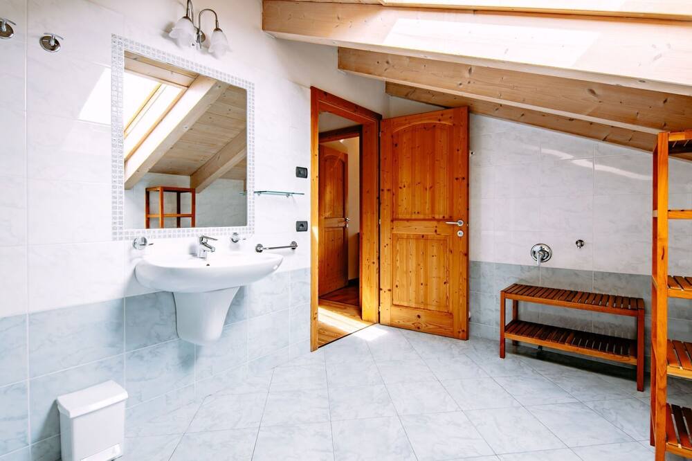 Photo of Bathroom in Ronzone