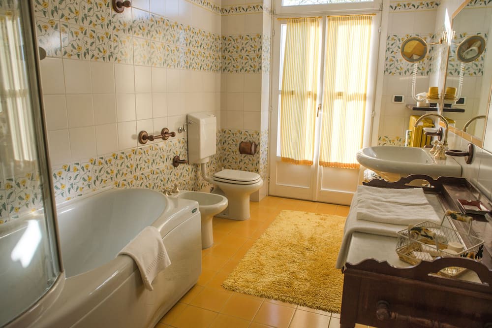 Photo of Bathroom in Santo Stefano Belbo