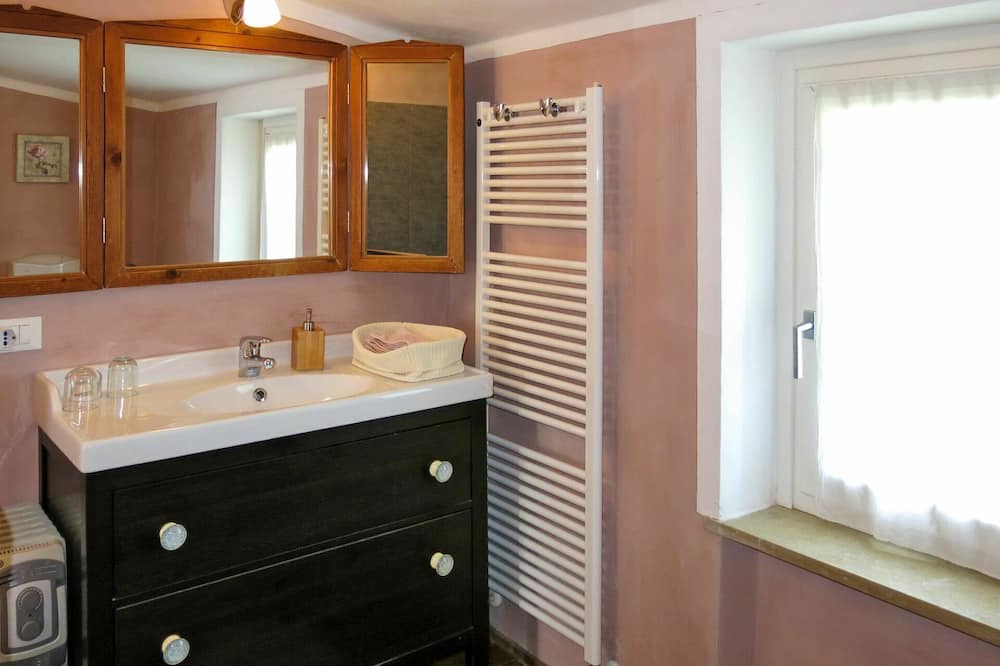 Photo of Bathroom in Alfiano Natta