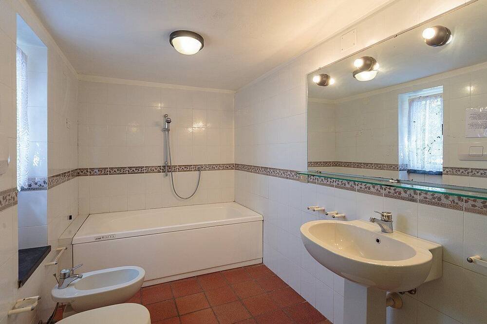 Photo of Bathroom in Recco