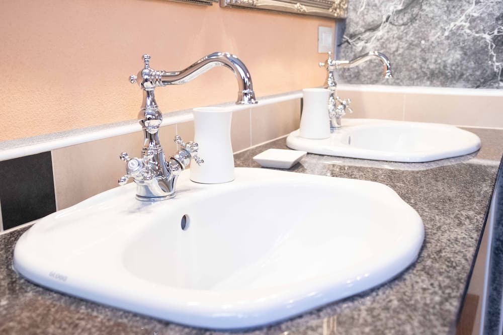 Photo of Bathroom in Grognardo