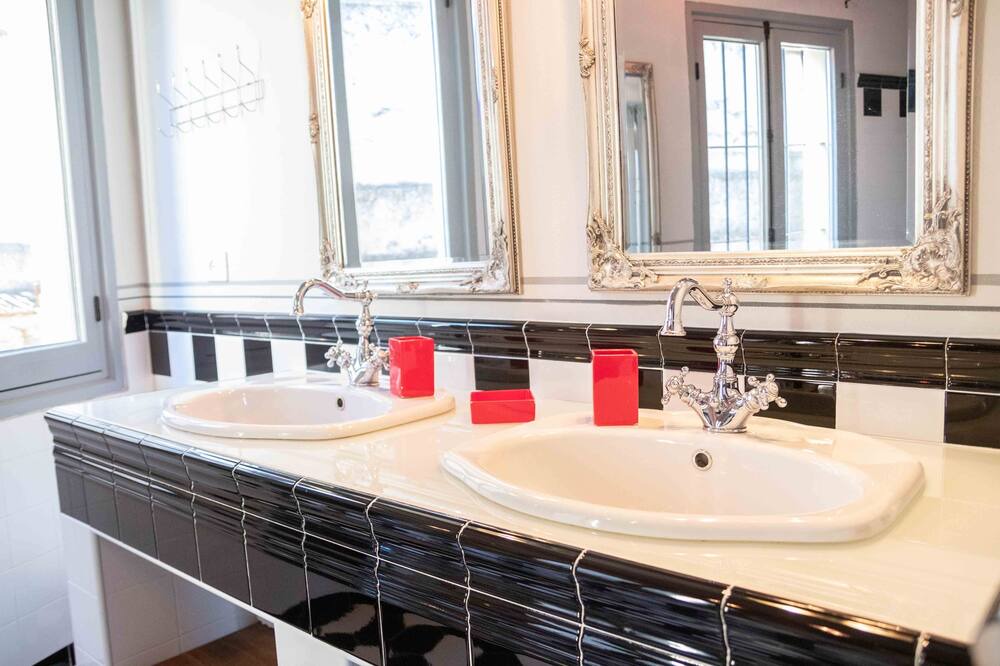 Photo of Bathroom in Grognardo