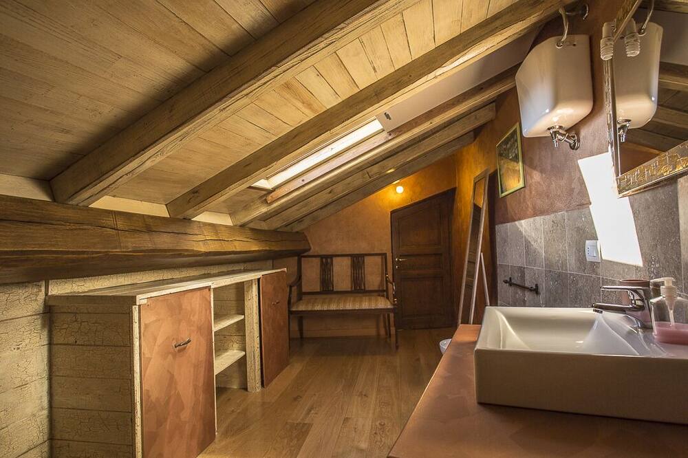 Photo of Bathroom in Precetto