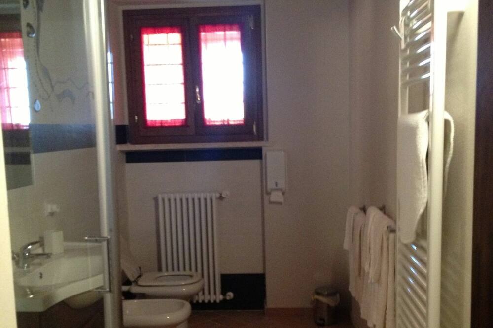 Photo of Bathroom in Montoro