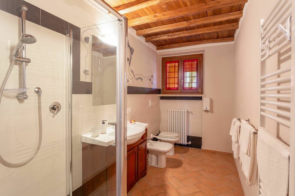 Photo of Bathroom in Montoro